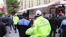 Covid-19 kan stoklarını azalttı, polisler kan bağışı yaparak destek verdi