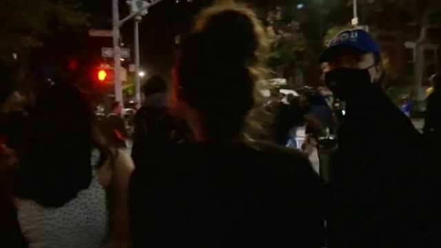 Cientos de neoyorkinos celebran en las calles el avance de Biden hacia la Casa Blanca