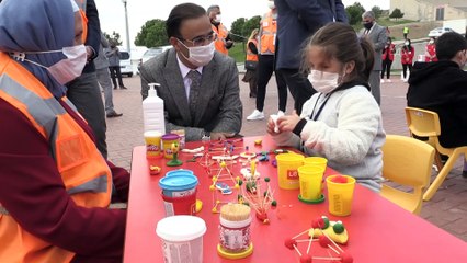 Depremzede öğrenciler, gönüllü öğretmenlerle eğitime devam ediyor - İZMİR