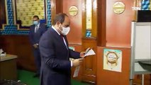 لحظة إدلاء الرئيس السيسى بصوته فى انتخابات مجلس النواب