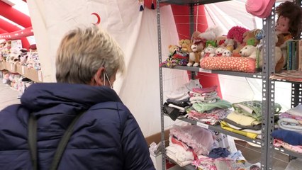 Ehrah Sitesi enkazından çıkan eşyalar Kızılay çadırında sahipleriyle buluşuyor - İZMİR