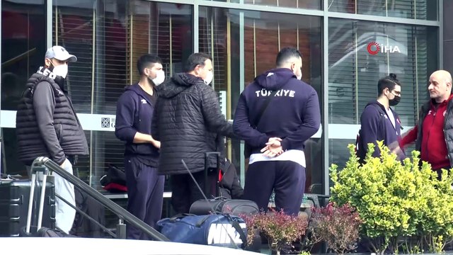 - Türkiye-Slovenya Hentbol maçı ertelendi- A Milli Erkek Hentbol Takımı Antrenörü İlker Şentürk:- “Slovenya’da bir hentbol ülkesi oyuncularının yerine başka oyuncular alıp gelebilirlerdi”