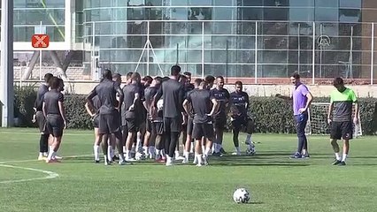 "Her yıl 'acaba düşecek miyiz, kalacak mıyız?' diye düşünüyoruz"