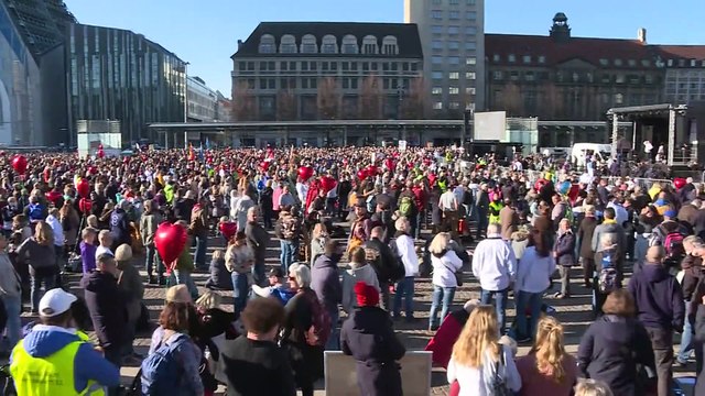 L'Europa che dice no alle restrizioni anti-covid scende in piazza