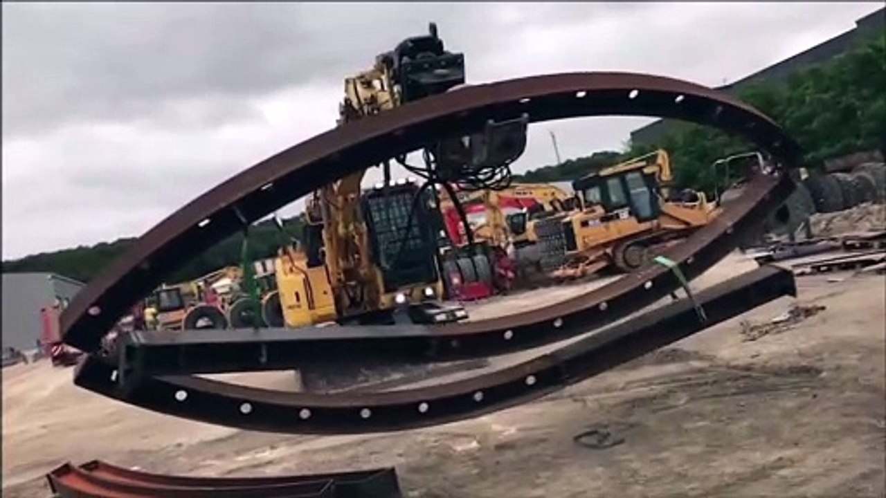 Test de levage d’un cintre avec une pelle sur chenilles KOMATSU PC138