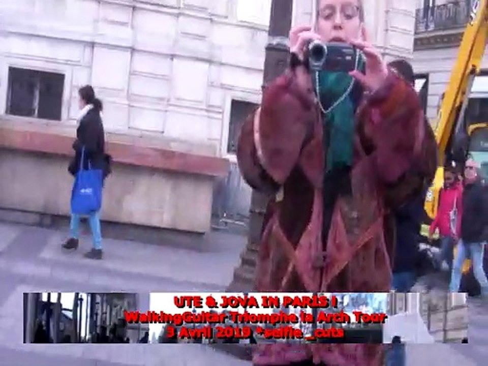 WalkingGuitar Paris Triumphbogen/Arc de Triomphe 3 Avril 2019 musique music live marchent sur la route ontheroad unterwegs selfie _cuts