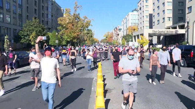 ABD'de başkanlık seçimini Biden'ın kazanmasının ardından Beyaz Saray önünde kutlamalar yapılıyor - WASHINGTON