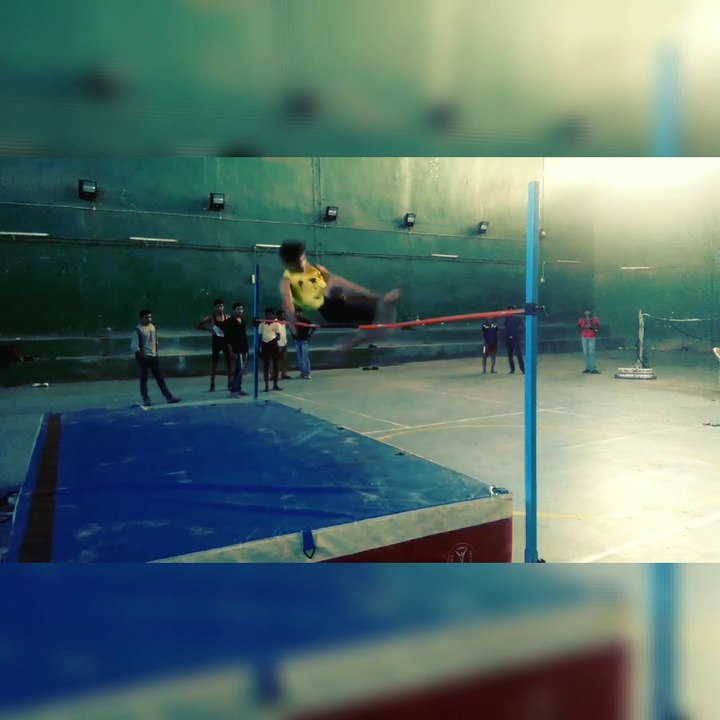 ऊंची छलांग का प्रत्यक्षिकरण। High jump demonstration