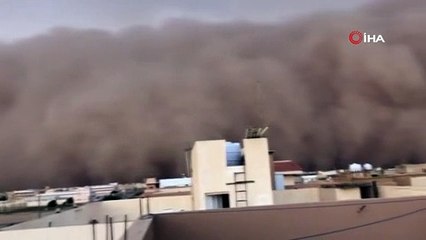 Kum fırtınası kentin üzerine böyle geldi