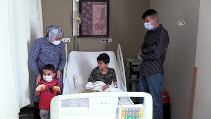 'Kelebek hastası' 4 kişinin kapanan elleri ameliyatla açıldı- GAZİANTEP