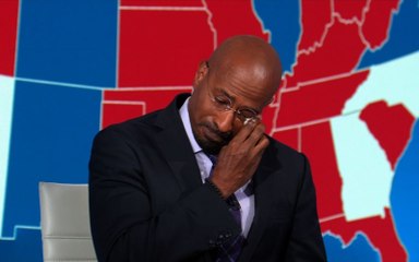 محلل سياسي يبكي بحرارة على الهواء بعد الإعلان عن فوز بايدن بالرئاسة