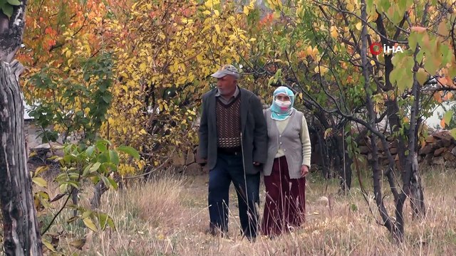78 yaşındaki adam ıslık çalarak stres atıyor