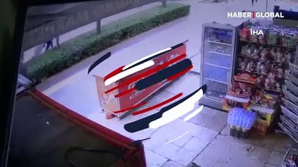 Şoke eden görüntü! Yüzüne hapşırıp yoluna devam etti