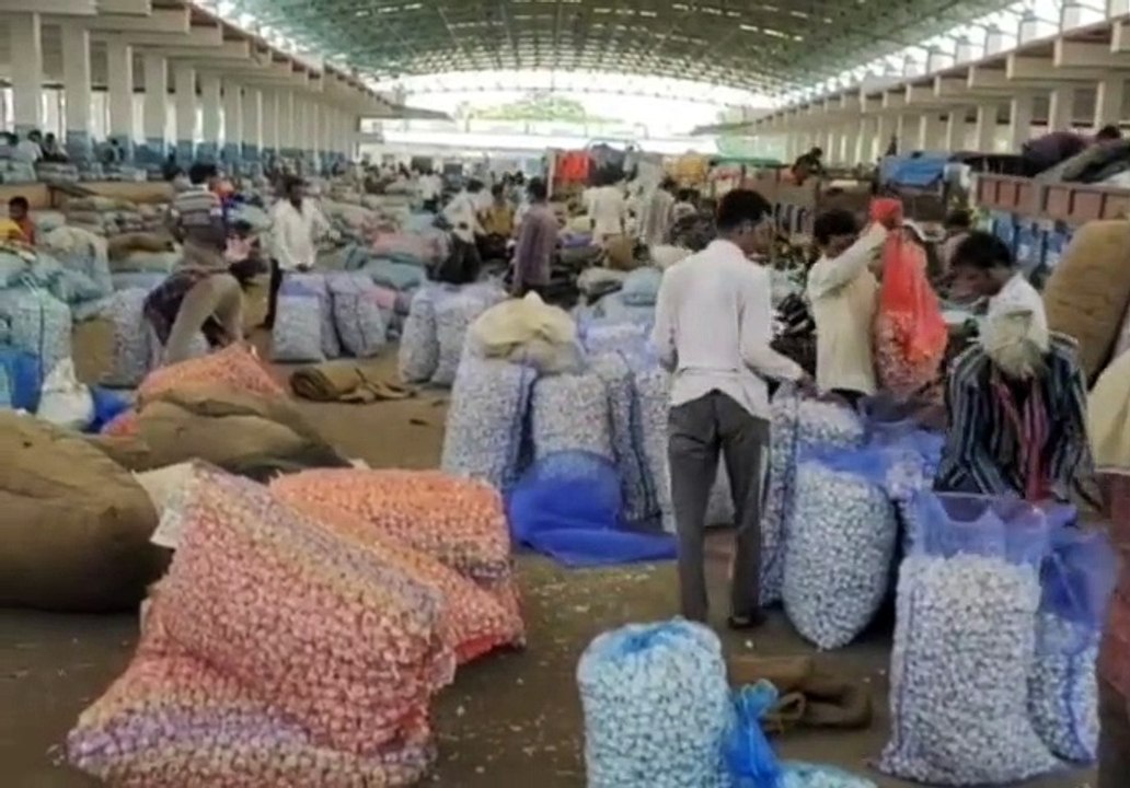 6 दिन की छुट्टी की वजह से मंडी में बड़ी आवक