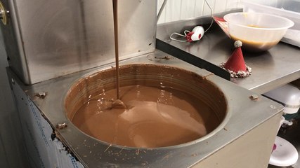 Confection des sucettes au chocolat du choc’Breizh
