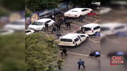 Adliye önünde taşlı, sopalı, silahlı kavga: 4 yaralı | Video