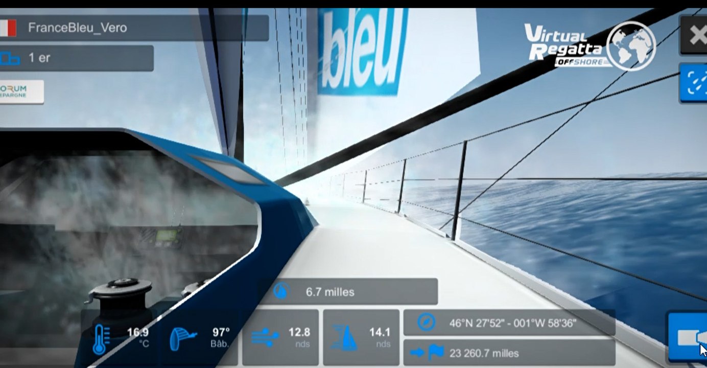 Le bateau France Bleu peu après le départ de la Virtual Regatta Vendée Globe
