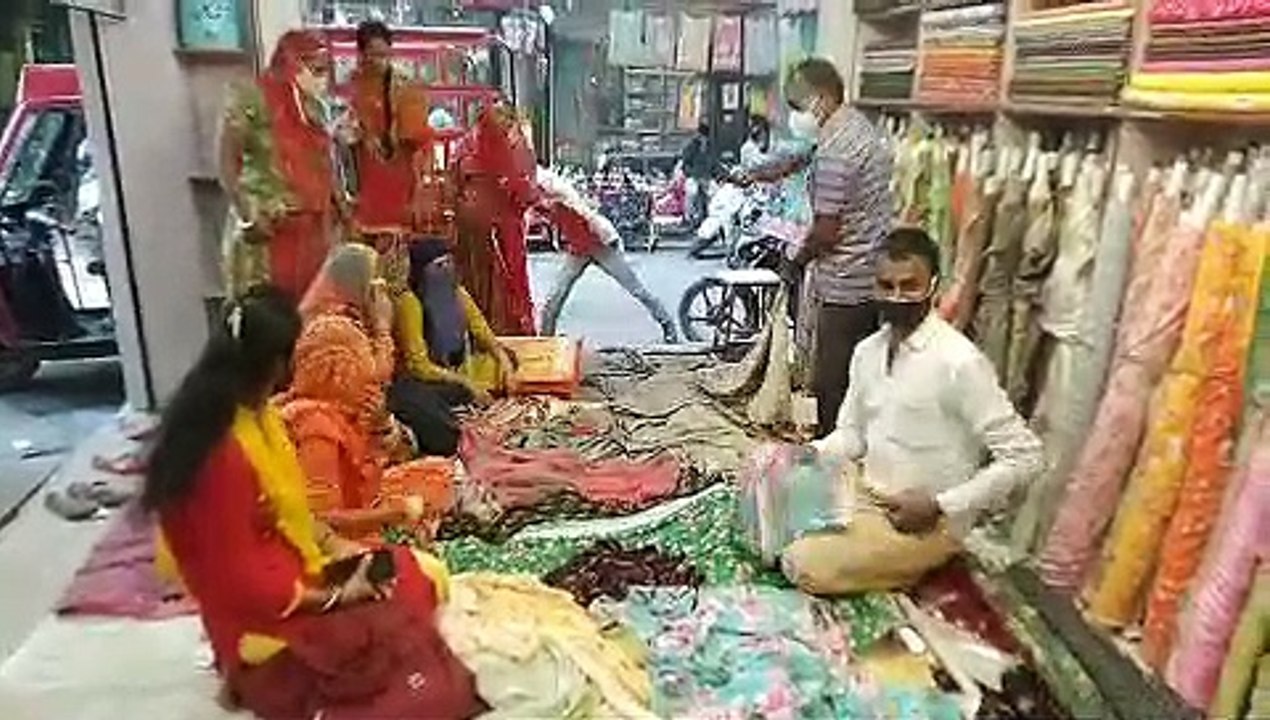 बाजार में रोनक...