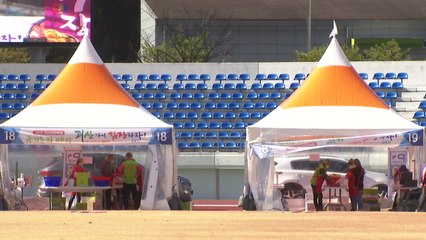 '드라이브 스루 방식' 김장 축제..."코로나 예방" / YTN