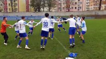 Rodość juniorów starszych po wygranym meczu Sparta Gryfice 1:4 Flota Świnoujście