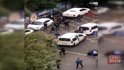 Adliye önünde taşlı sopalı kavga | Video