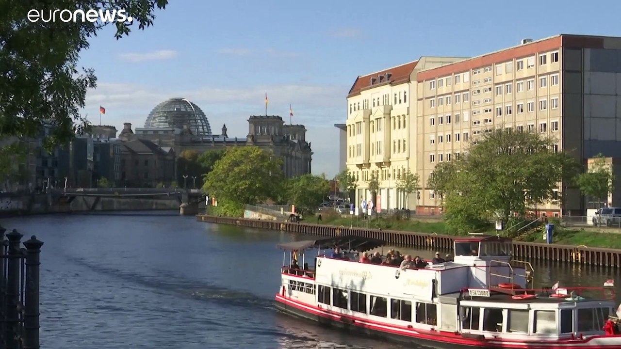 Merkels Impfstrategie: 'Bis dahin müssen wir mit Einschränkungen leben'