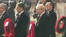 أول ظهور للملكة إليزابيث بالكمامة أثناء تكريم الجنود البريطانيين ضحايا الحروب