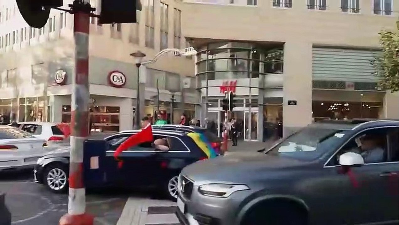 Quand le cortège du mariage part en drift autour d’un rond-point à Liège