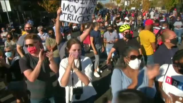 Los votantes de Biden desbordan las calles con su alegría, tras la victoria electoral
