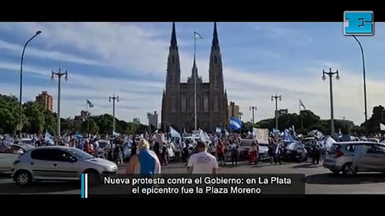 Protestas contra el Gobierno en la Plaza Moreno de La Plata