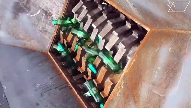 Heavy Most Dangerous Shredding Machines, Wood Shredding, Plastic Shredding With Beautiful Voice