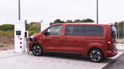 Opel Zafira-e Life Charging demo