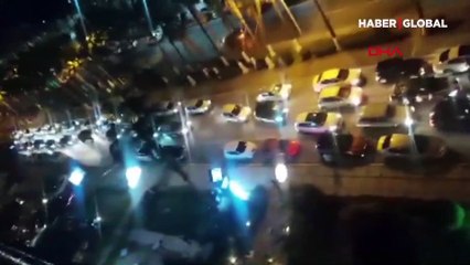 Mersin'de konvoy yapan grup, trafiği kilitleyip halay çekti