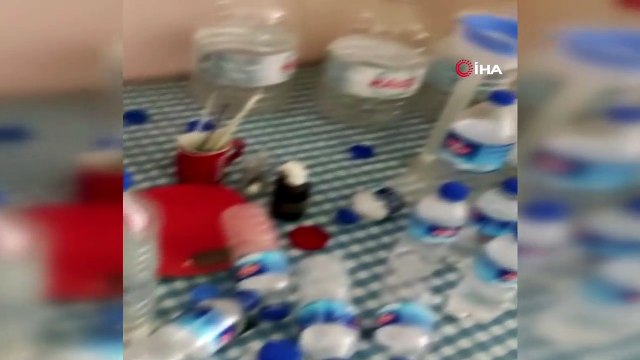 Kaçak içki üretmek için evini fabrikaya çevirmiş