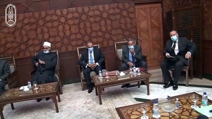 وزير الخارجية الفرنسي يؤكد من مصر "الاحترام العميق للإسلام"