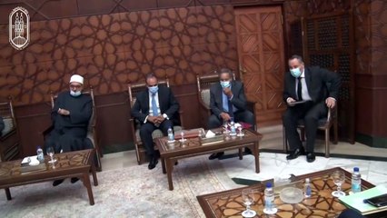 وزير الخارجية الفرنسي يؤكد من مصر "الاحترام العميق للإسلام"