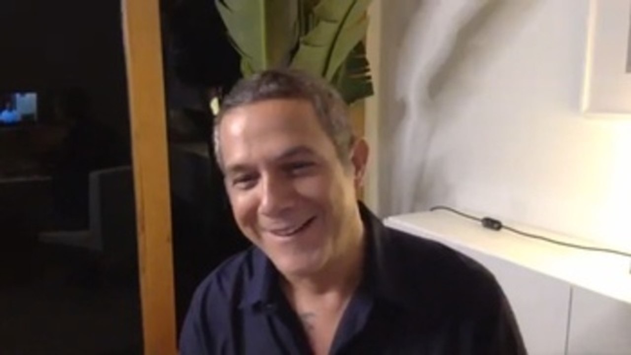 "Un beso en Madrid" de Alejandro Sanz y Tini Stoessel