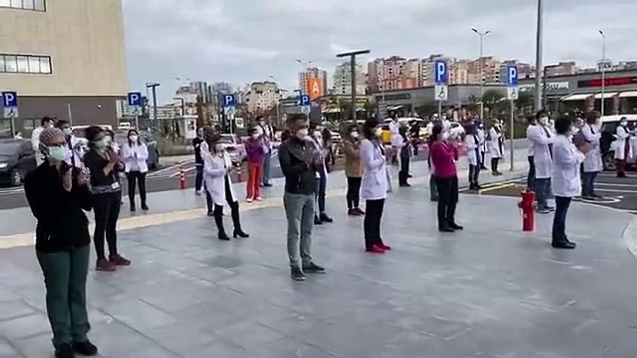 Çam ve Sakura Şehir Hastanesi'nde sağlık emekçilerinden eylem: Dayanacak gücümüz kalmadı