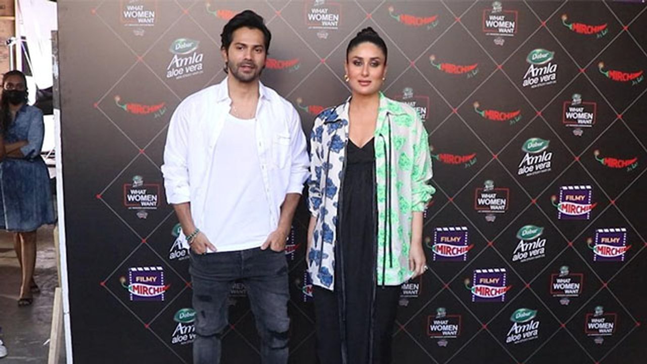 Kareena Kapoor Khan और Varun Dhawan दिखे साथ-साथ; देखिए वीडियो | FilmiBeat