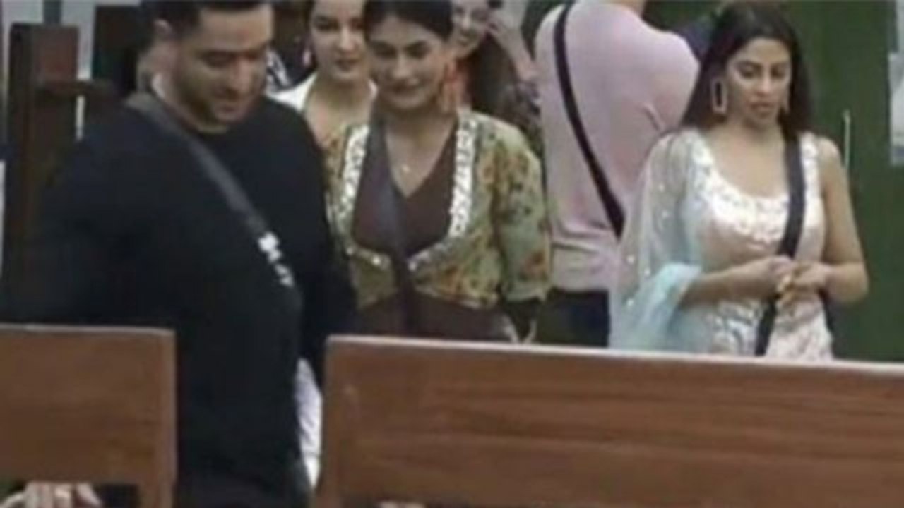 Bigg Boss 14: Aly Goni के गुस्से के आगे मेकर्स ने टेके घुटने; घर के अंदर दिखे Aly ! | FilmiBeat