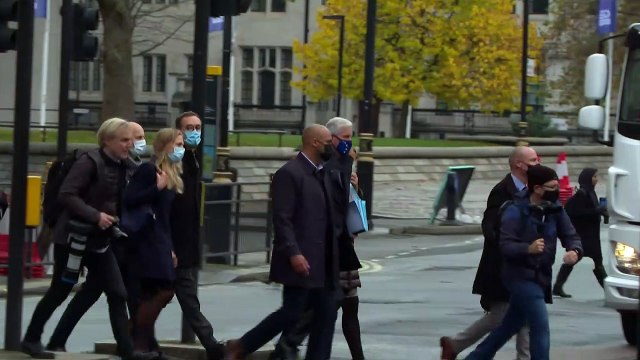 Michel Barnier arrives in London as Brexit talks resume