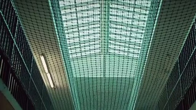 Plus belle la vie : Mouss partage la cellule du plus grand criminel de Plus Belle La Vie