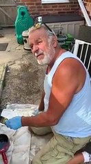 Dire « Mohamed » 10 fois d'affilé puis lire « Ashamed »