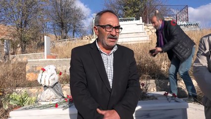Van depreminde hayatını kaybeden Gazeteci Cem Emir, mezarı başında anıldı