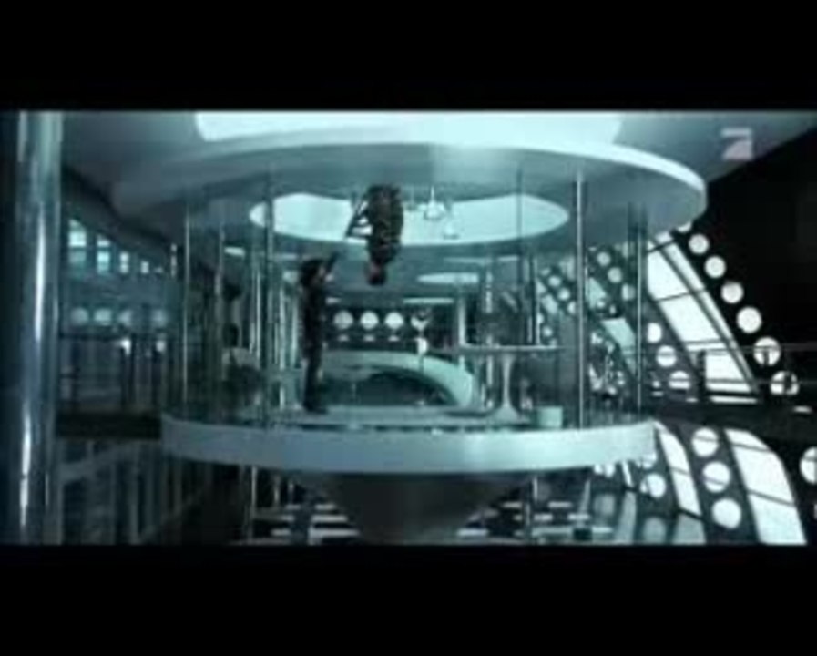 Lara Flynn Boyle Ausschnitt aus 'Men in Black 2' (Deutsch)