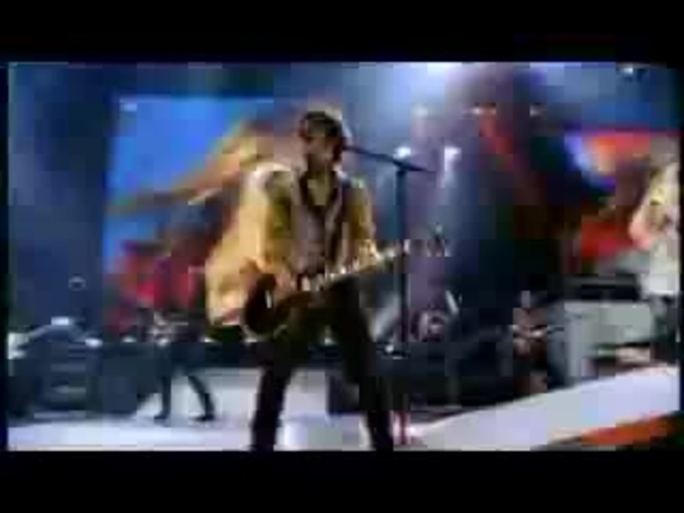 Miley Ray Cyrus/Hannah Montana singing live on stage: 3D Best of Both Worlds Part 1