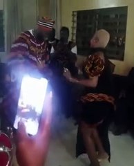 Daphne danse sur "Calée" lors de son mariage traditionne