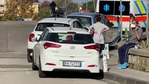 Pacientes de covid-19 reciben oxígeno dentro de sus coches en Nápoles