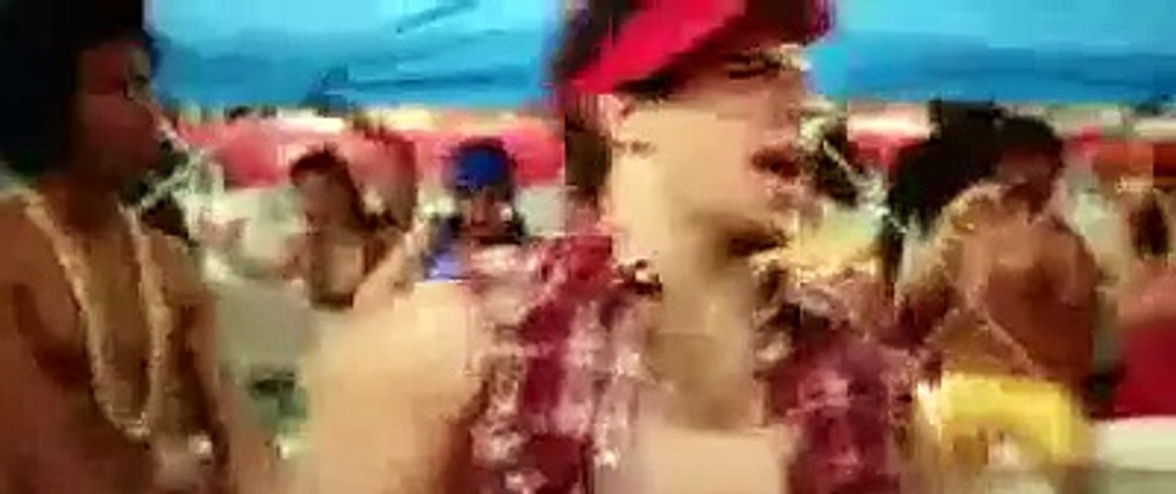 Piranha 3D Trailer