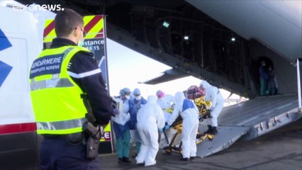 Covid-19 : comment les hôpitaux submergés se battent pour avoir plus de lits et de soignants